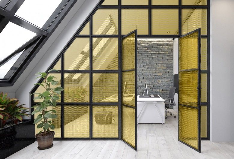 Film décoratif motif tressage géométrique doré pour vitrage – INT 380