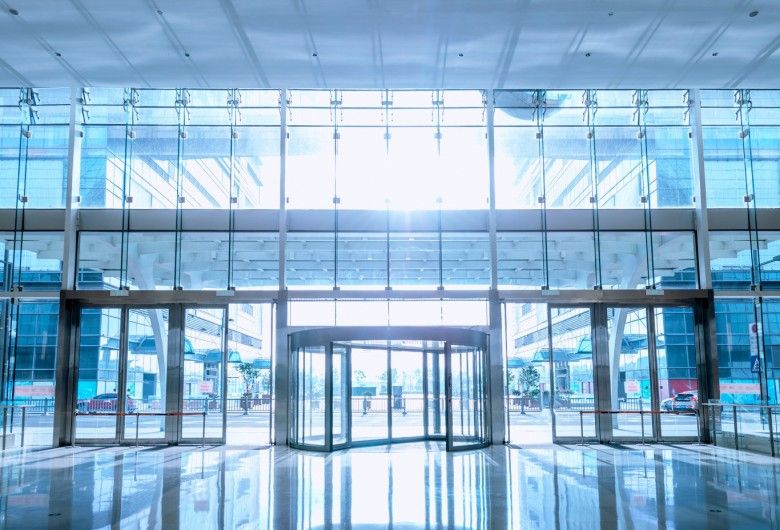 Film solaire extérieur SOL 152 – Anti-chaleur 55 % argent miroir
