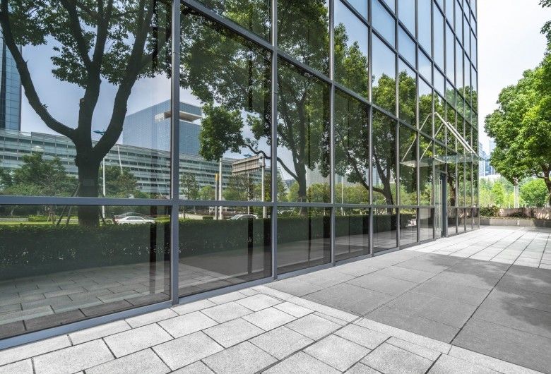 Film solaire extérieur SOL 332 – Protection chaleur 79 % gris métal