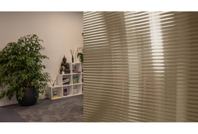 Film décoratif strié marron à bandes répétées 1,5 cm – Réf STR 07